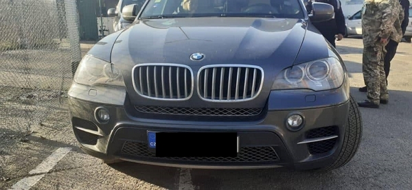 Викрадений автомобіль виявили сьогодні прикордонники Мукачівського загону на Закарпатті.
