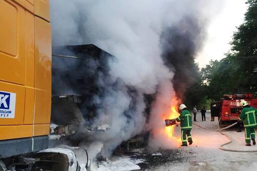 20 липня вночі сталася пожежа в причепі вантажного автомобіля ДАФ за адресою: Свалявський район, с. Ганьковиця, автошлях Київ-Чоп, 732 км.

