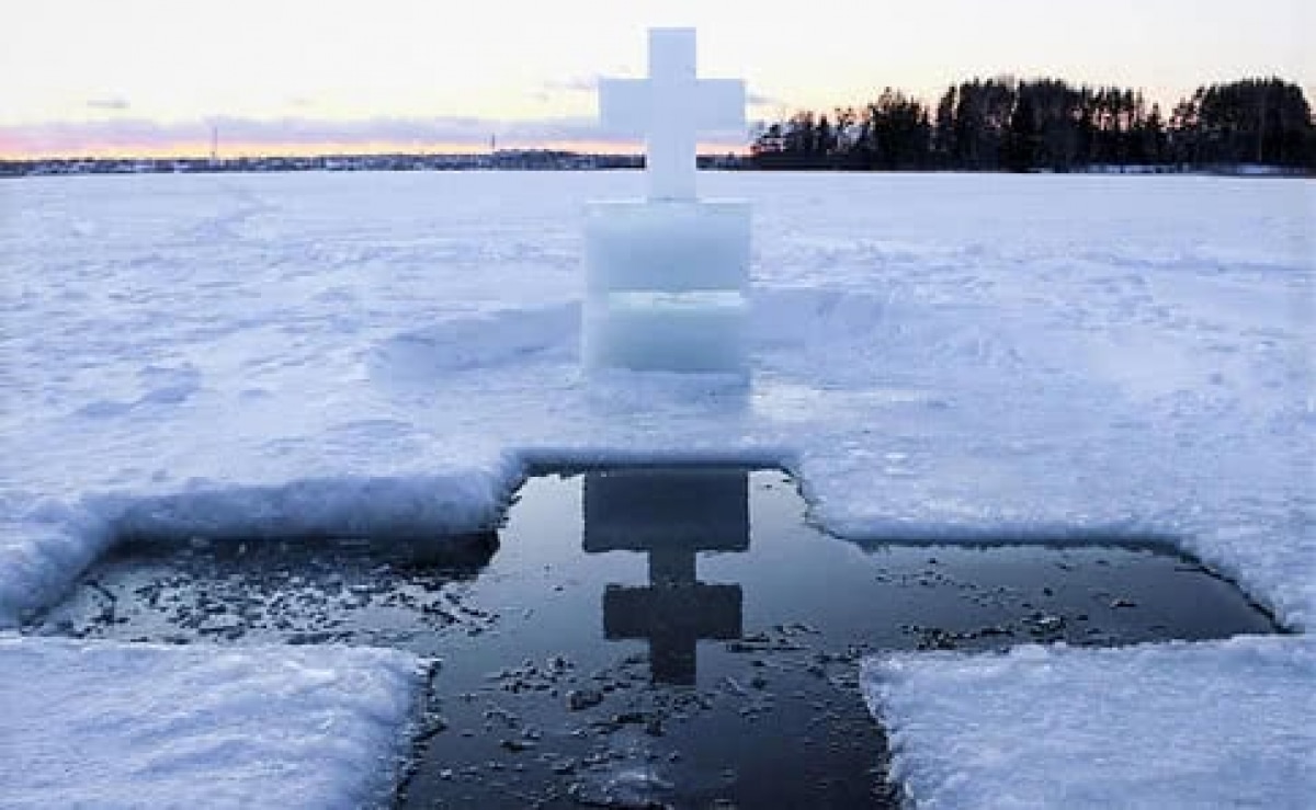 19 січня відзначатимемо одне з головних свят - Водохреща. Для того, щоб свято не обернулося трагедією необхідно чітко дотримуватися правил поведінки перебування на воді та льоду.


