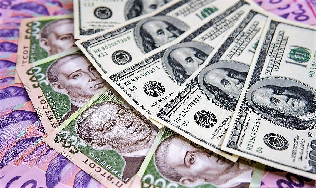 Долар знову дорожчає: названо причини ослаблення гривні до кінця серпня