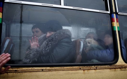 Українська влада не проводить евакуацію з Бучі, що під Києвом,росіяни хочуть зайти в столицю України, прикрившись автобусами з мирними жителями.

