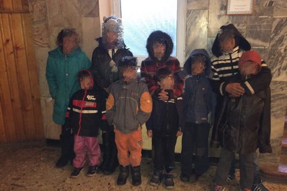 На залізничному вокзалі у місті Мукачеві поліція виявила дев‘ятьох неповнолітніх дітей, які мали намір доїхати до Волівця. 