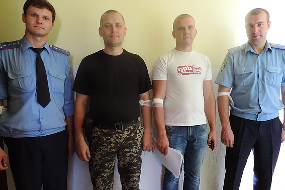 Пятеро сотрудников Береговского райотдела милиции стали донорами и сдали кровь для травмированного в дорожно-транспортном происшествии 66-летней женщины.