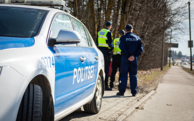 В Естонії поліція запустила кампанію з протидії перевищенню швидкості на дорогах. Тепер при зупинці авто поліція виписує не лише штраф, але і надає водію буклет з інформацією про донорство органів.
