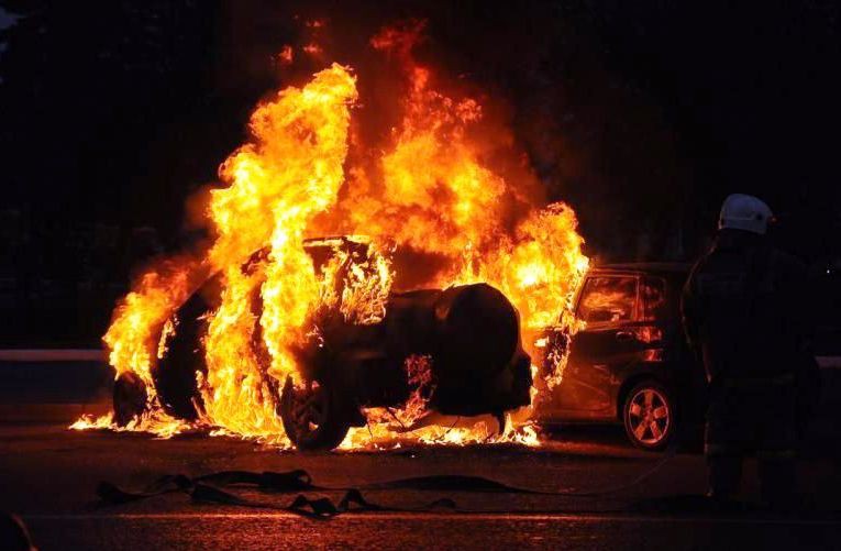 Причину загорання автомобіля «Пежо», що належить депутату Воловецької райради, з’ясовують експерти. 