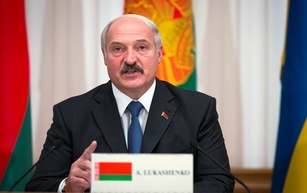У Білорусі є державна ідеологія і вчителі повинні її дотримуватися. Хто проти - в школі бути не повинні.