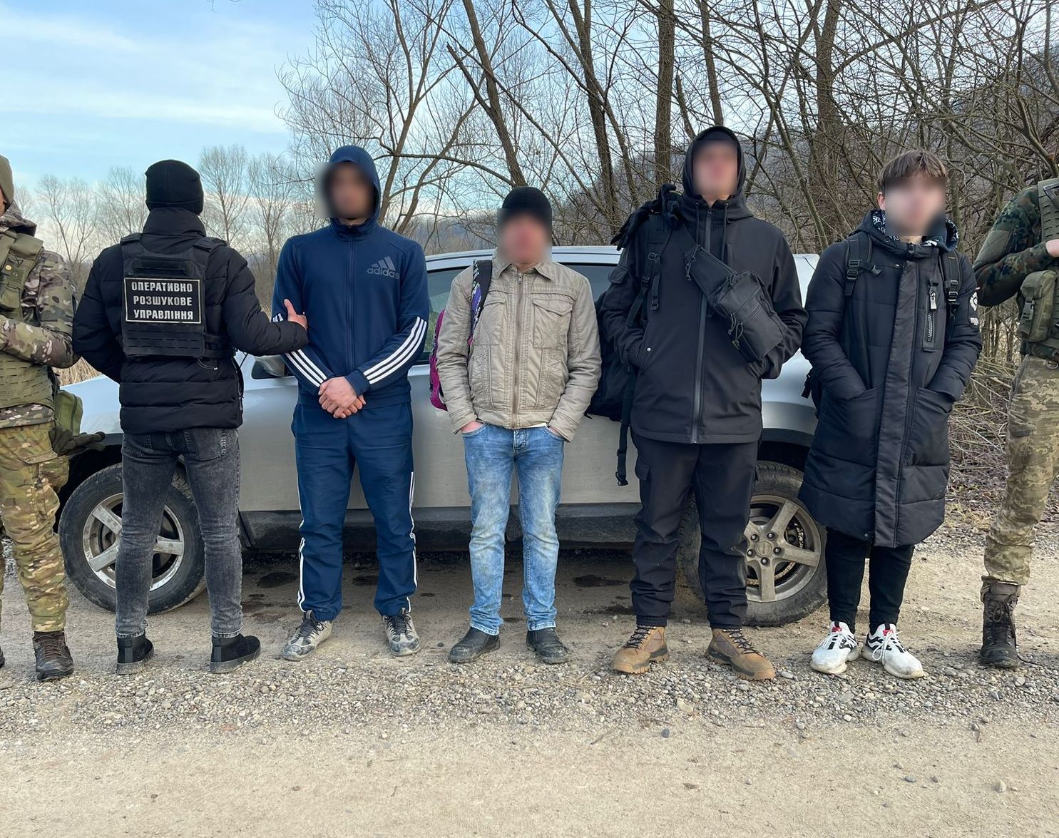 Чоловіків, які намагались незаконно перетнути українсько-румунський кордон, затримали учора прикордонники Мукачівського загону.