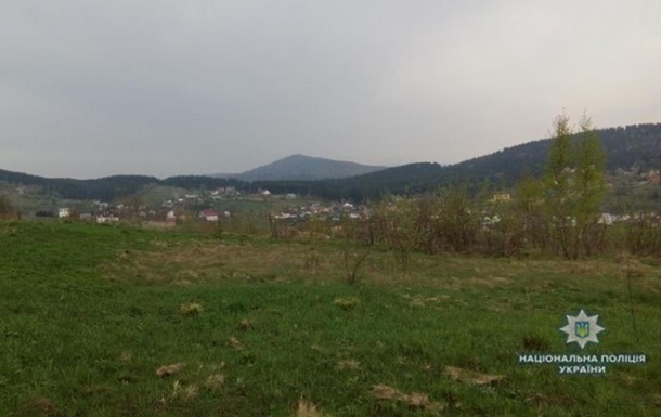 Тіло дівчинки виявили за п'ять метрів від берега на глибині, приблизно, 2,5 метра.