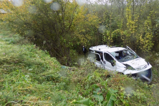 Тілесні ушкодження у результаті аварії у селі Котельниця отримали неповнолітні пасажири «Nissan Primastar». За даним фактом розпочато слідство.
