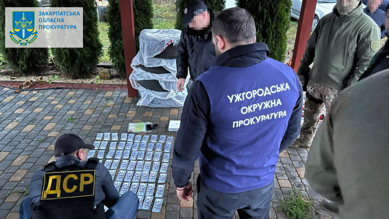Закарпатець продав дві автівки, які були ввезені в Україну на пільгових умовах під виглядом гуманітарної допомоги.