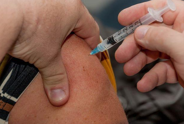 Упродовж 2018 року українці, які є в групах ризику, можуть вакцинуватися від кору безкоштовно. 