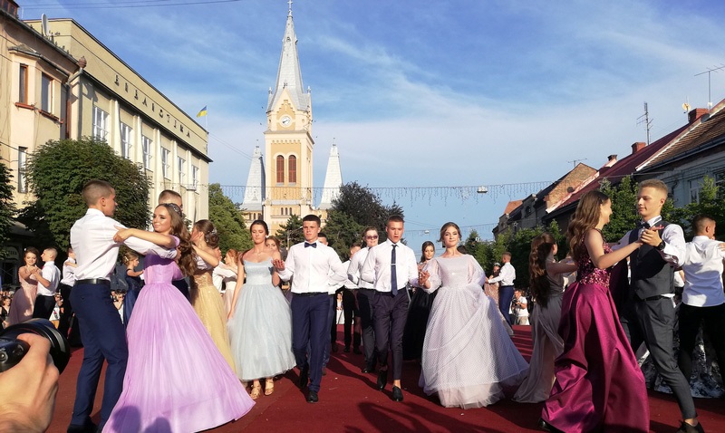 Как сообщает ТАГ города Мукачево, 29 июня выпускники Мукачево-2021 торжественно пройдут по улицам города.