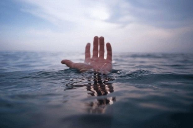 В Закарпатской области уже несколько дней ищут тело мужчины 1992 года рождения. Известно, что транскарпатиец купался в реке Тиса и утонул.
