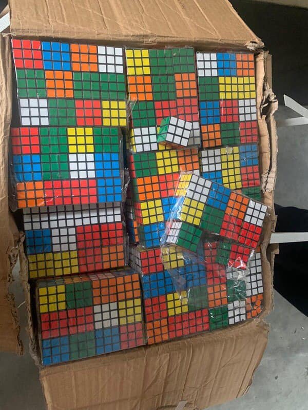 На одеській митниці виявили контрафактні іграшки-головоломки, а саме кубики Рубіка.