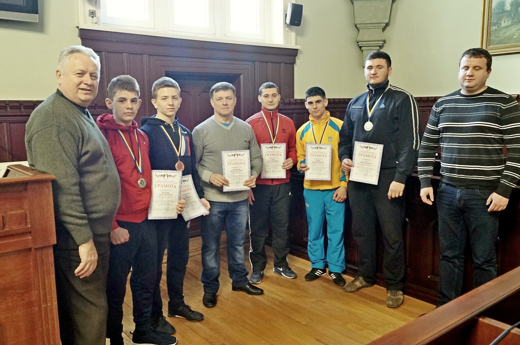 Сегодня в Мукачево наградили победителей и призеров чемпионатов Украины по паерліфтингу, который проходил в Коломые.