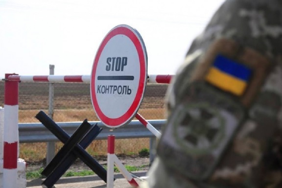 Чоловіків призовного віку, які виїхали за кордон до 24 лютого та не повернулися до України під час воєнного стану, не можуть покарати жодним чином.