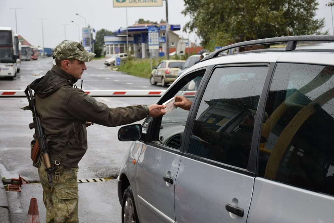За добу 24 травня західні кордони України з ЄС та Молдовою перетнули майже 70 тисяч осіб та понад 18 тисяч транспортних засобів.