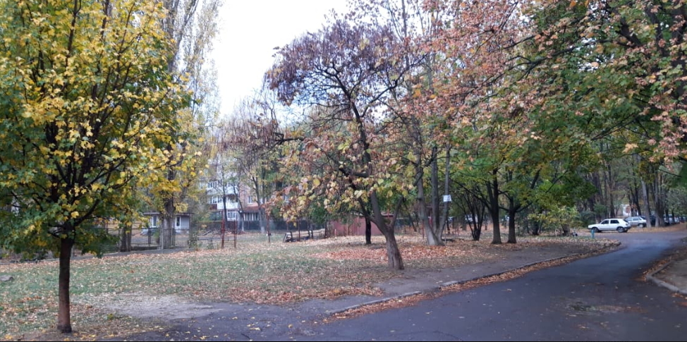 В Ужгороді прокуратура захистила права мешканців гуртожитку не допустивши забудову прибудинкової території.