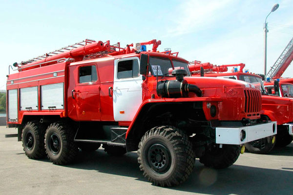 Буквально кілька хвилин тому центральними вулицями Мукачева проїхав пожежний автомобіль із включеними проблисковими маячками та звуковою сиреною.