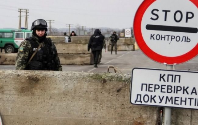 Контрольно-пропускний пункт у Мар'їнці закрито, повідомила прес-служба Ради національної безпеки і оборони України .
