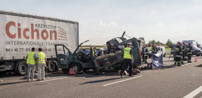 Пять человек погибли и двое пострадали в автокатастрофе на объездной трассе Люблин в Польше.