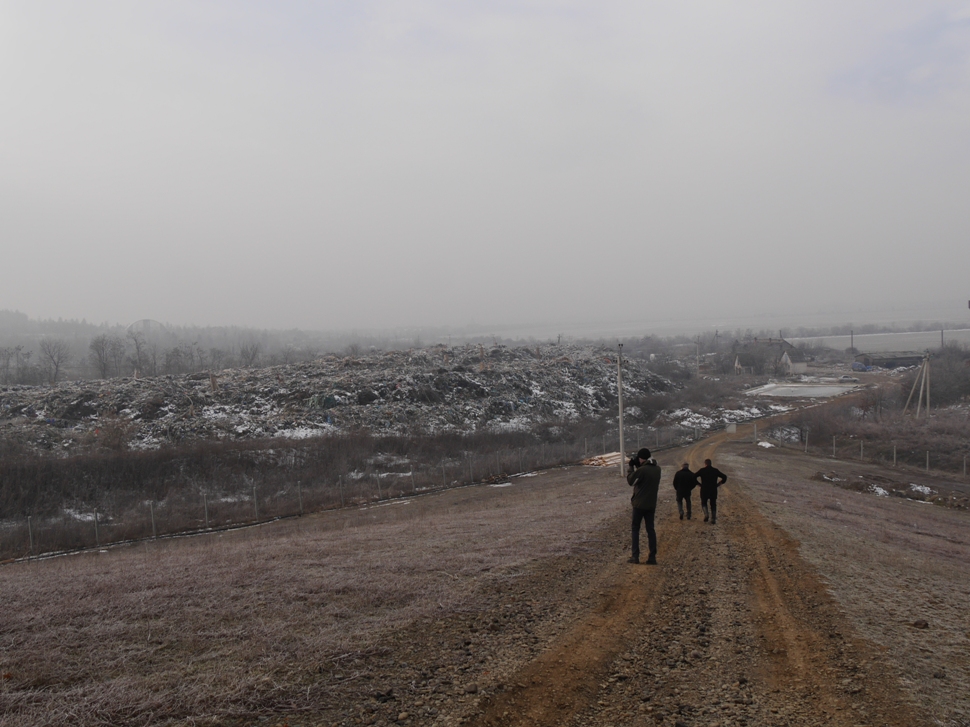 Вчера чиновники горсовета, ОГА и Ужгородской райгосадминистрации провели выездное заседание на полигоне твердых бытовых отходов возле села Барвинок.