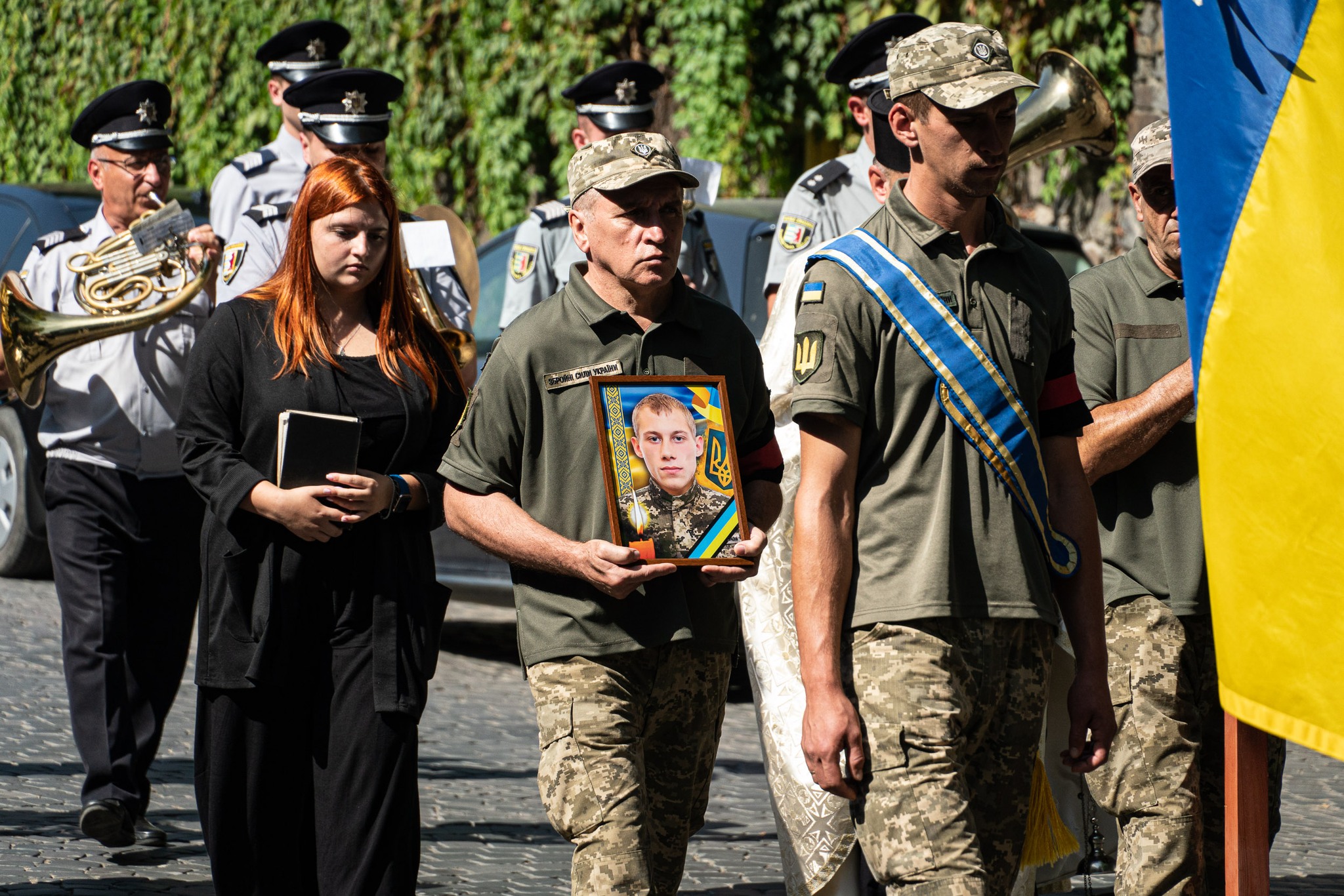 В Ужгороді сьогодні попрощалися із 27-річним солдатом Віталієм Лошаком.