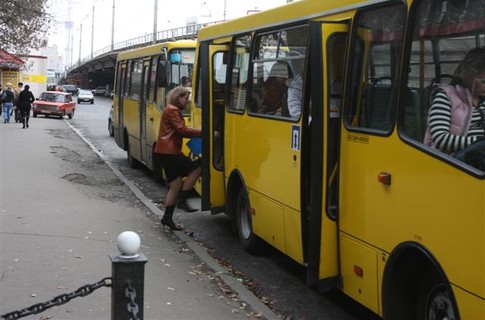 Водій ужгородської "маршрутки" відмовився брати у пенсіонера 2 гривні - соцмережі