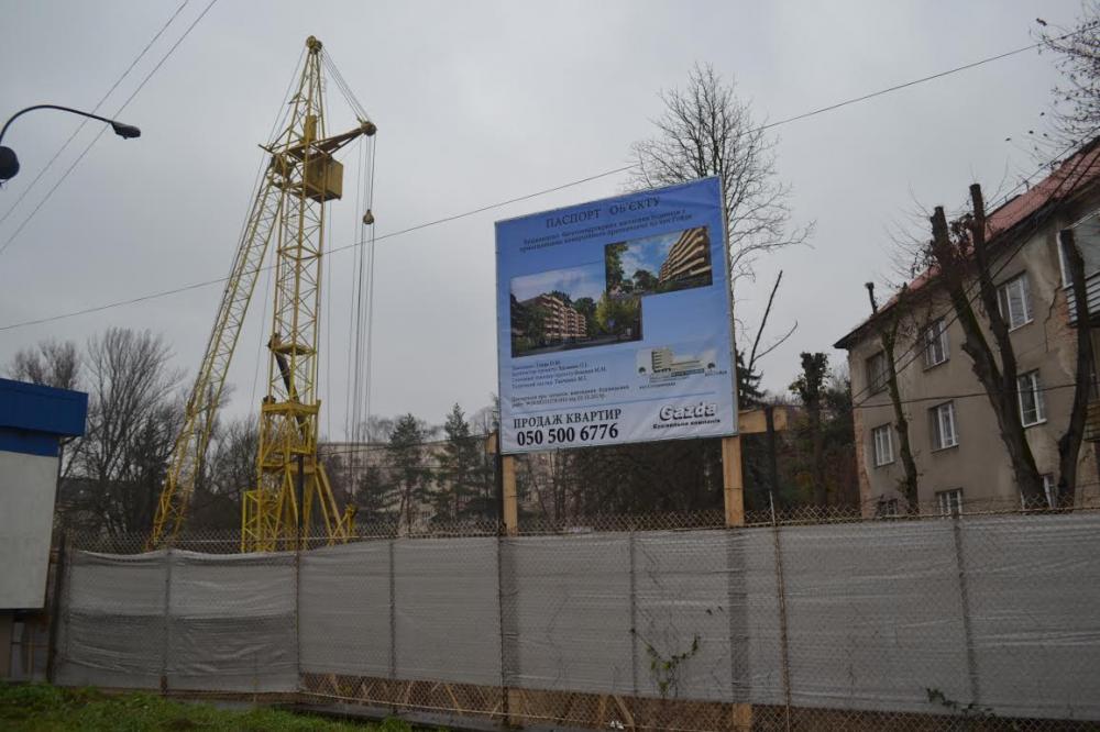 Кілька днів тому на території колишньої парковки по вул. Гойди розпочалося активне будівництво.