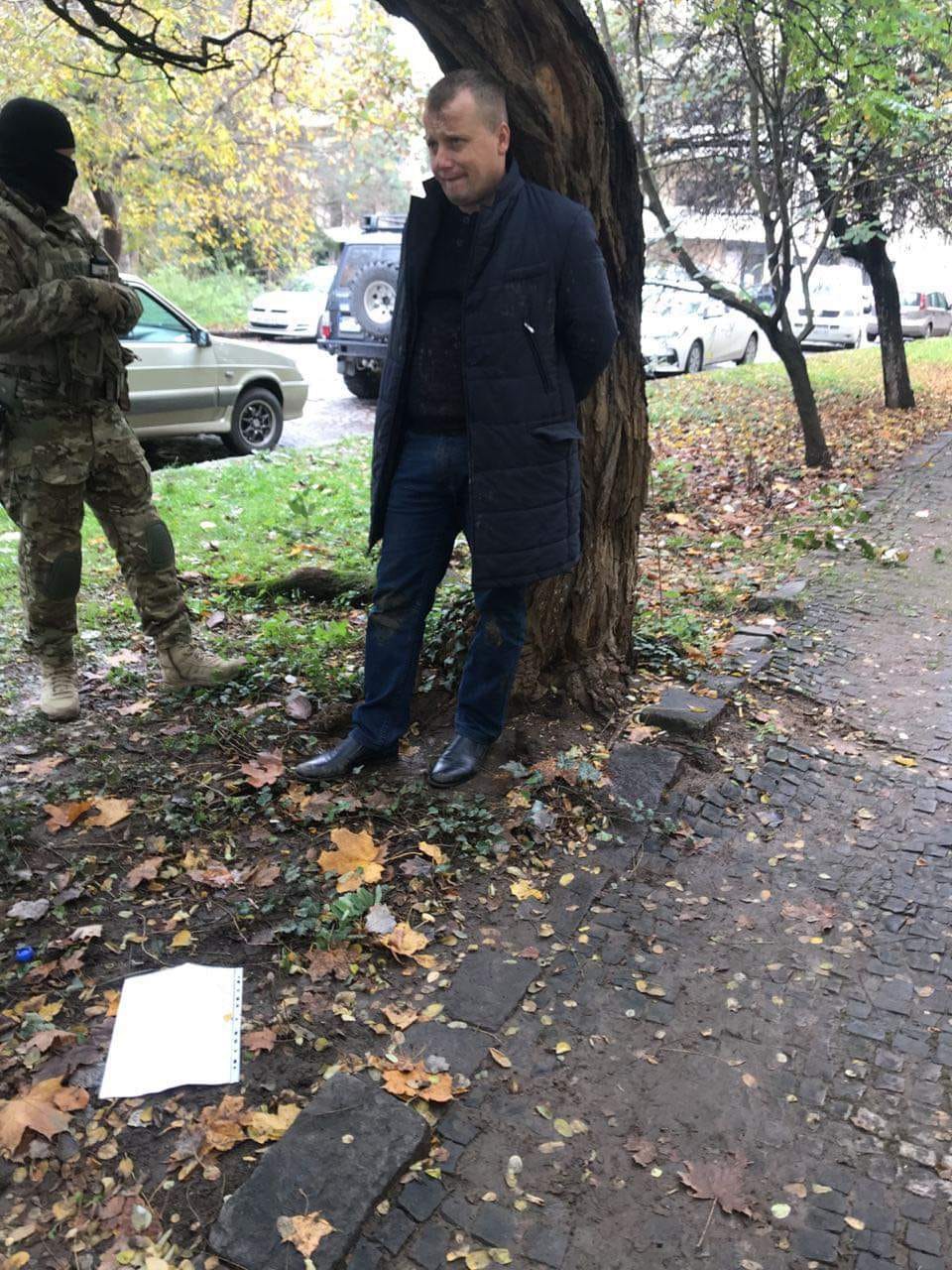 З'явилися фото з місця затримання начальника обласної ДАБІ Віталія Лалакулича.