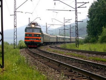 Поїзд "Київ-Ужгород" смертельно травмував молодого чоловіка