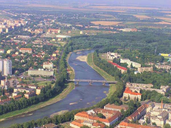 На Закарпатті скоротолись населення краю та виробництво продукції, виросли ціни та заборгованість по зарплаті