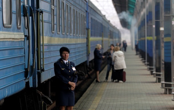 Укрзализныця до Троицы назначила пять дополнительных поездов и увеличила на 6 количество круглогодичных рейсов.
