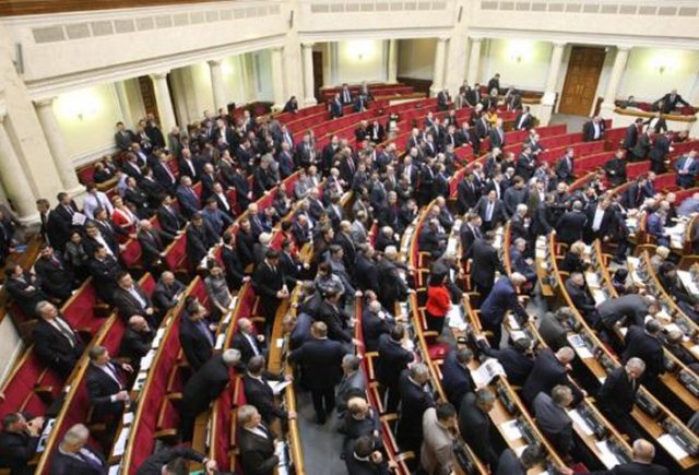 Верховна Рада схвалила закон щодо особливого порядку в окремих районах Донецької та Луганської областей.
За відповідне рішення проголосували 265 народних обранців.