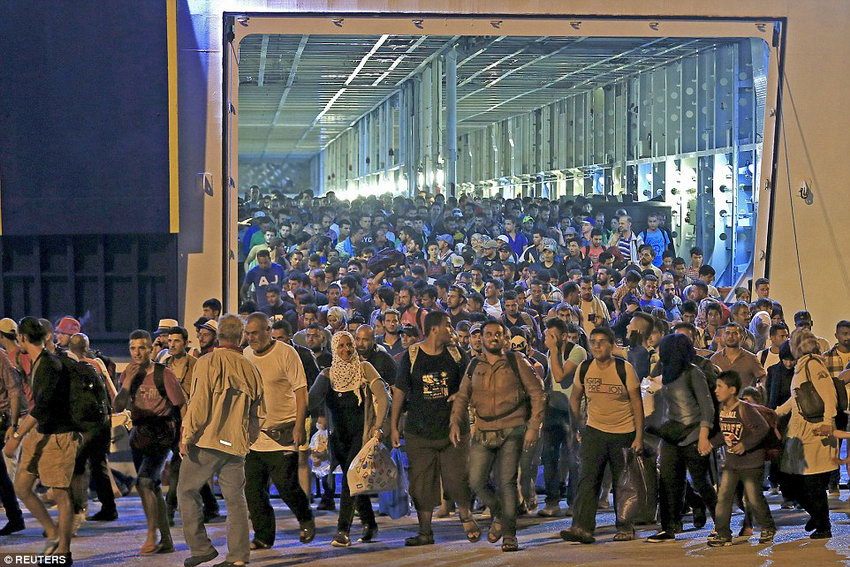 ЄС протягом найближчих тижнів депортує близько 400 тисяч мігрантів, яким буде відмовлено у наданні притулку.