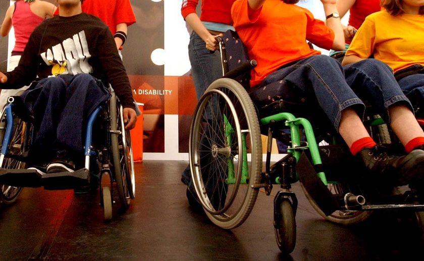 За словами голови Закарпатського обласного товариства інвалідів Дениса Сухотіна, в Ужгороді є близько 3000 людей з обмеженими фізичними можливостями.


