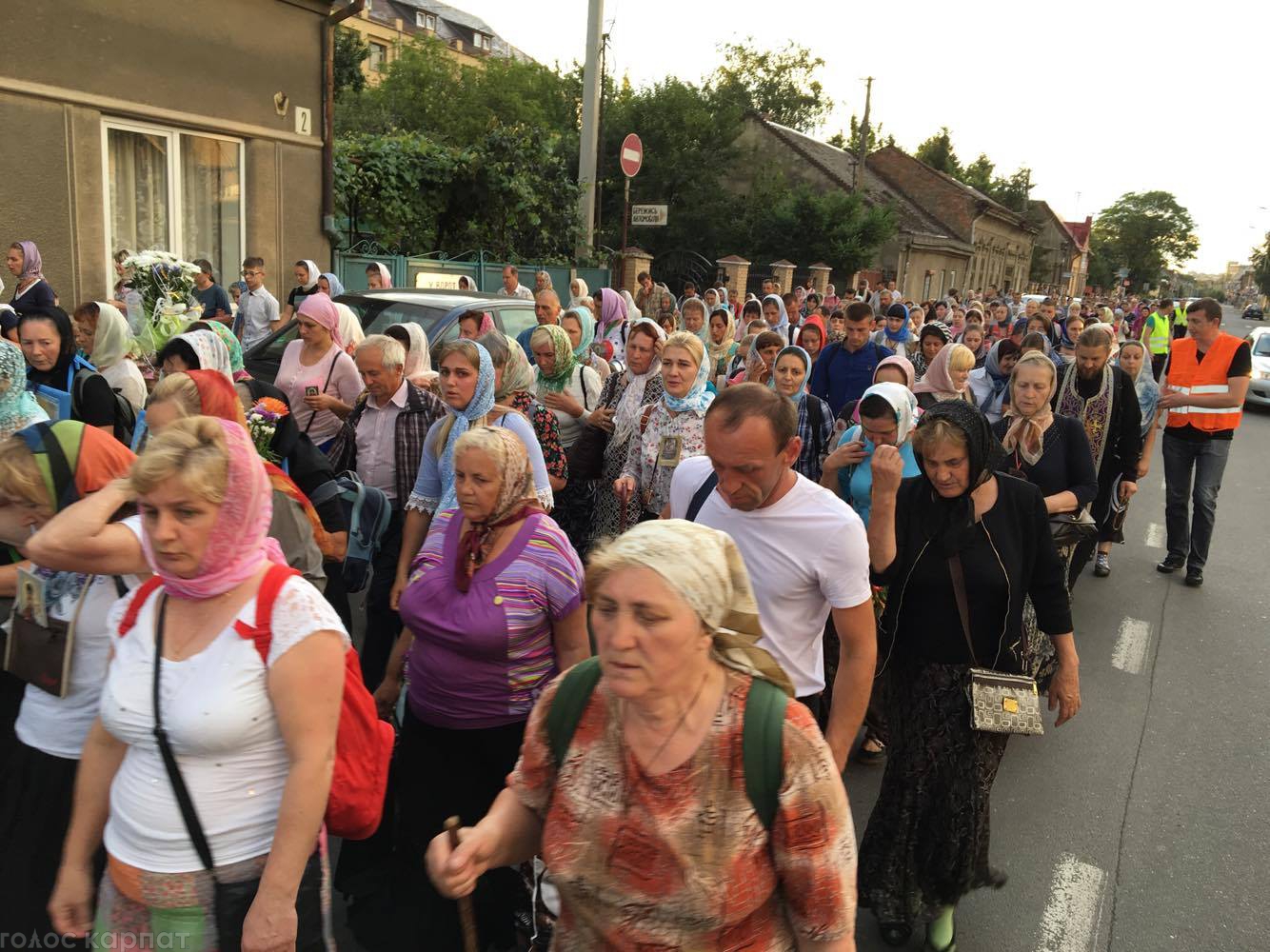 Сотні вірян пройдуть хресну дорогу з Ужгорода до Свято-Успенської жіночої обителі, що в селі Домбоки Мукачівського району.