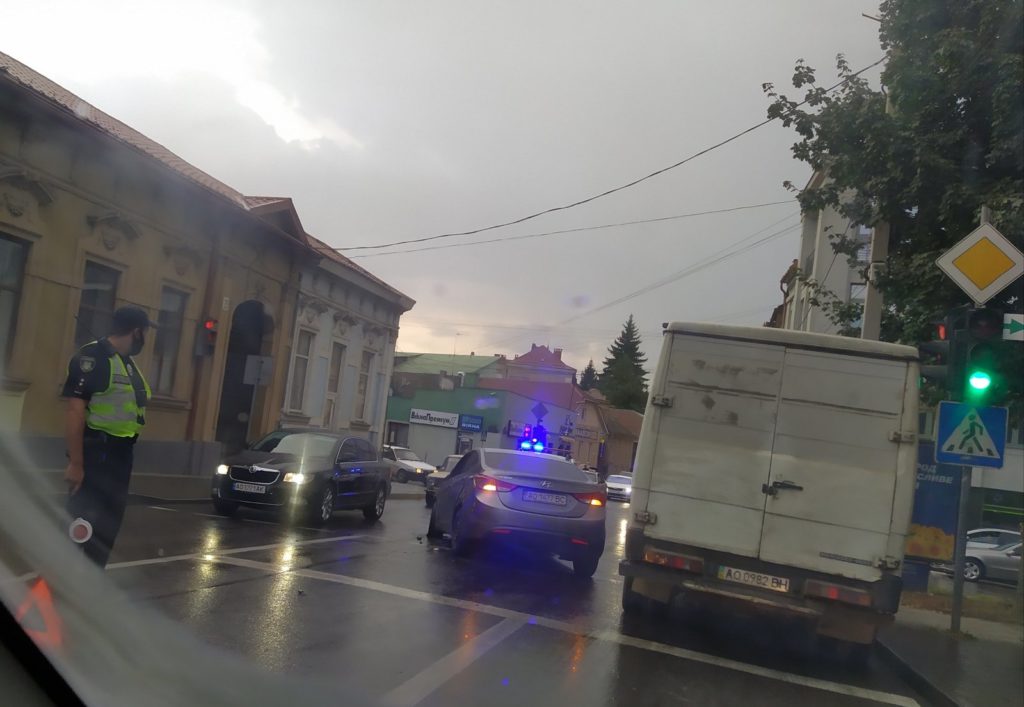 Авария произошла сегодня утром в Ужгороде.