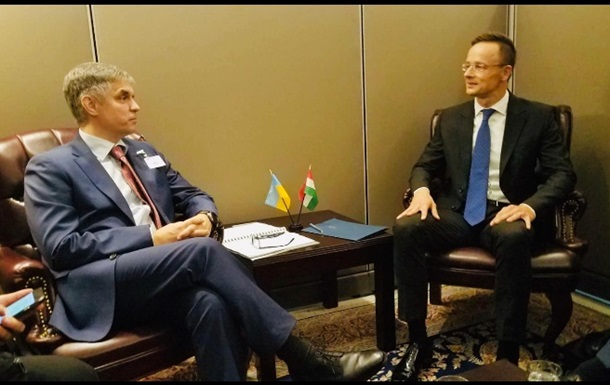 Глава МЗС Угорщини заявив, що діалог з новим українським керівництвом вести простіше, ніж з попереднім.
