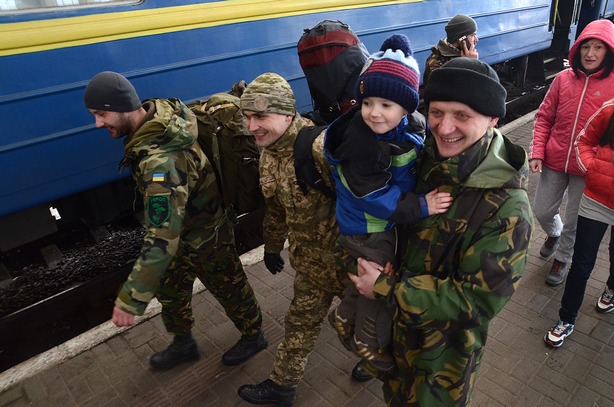 На Закарпаття повертається сотня прикордонників із зони АТО