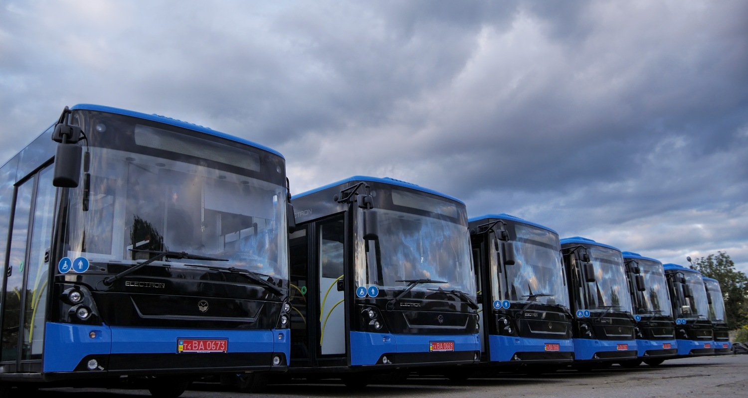 Перевозчиков на двух городских автобусных маршрутах в Ужгороде определили сегодня в горсовете во время заседания конкурсной комиссии.