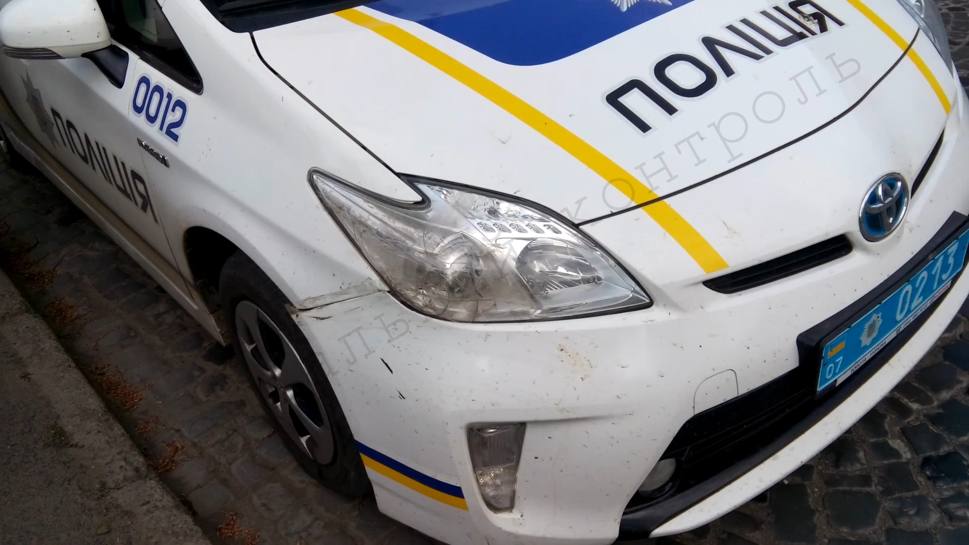 Автомобили патрульной полиции Мукачева обклеивают скотчем, чтобы не развалились на дороге - Спецконтроль / ВИДЕО