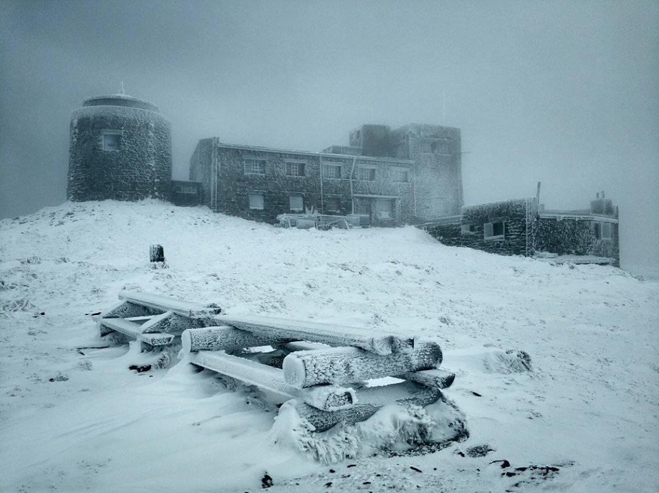 На Чорногорі вже сніг та сильний вітер.