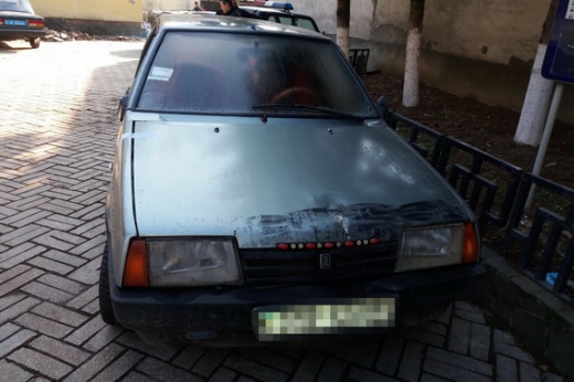 Правоохоронці Іршавського відділення поліції встановили особи двох мешканців села Верхній Раковець, які від односельчанина викрали автомобіль марки «ВАЗ-2108».
