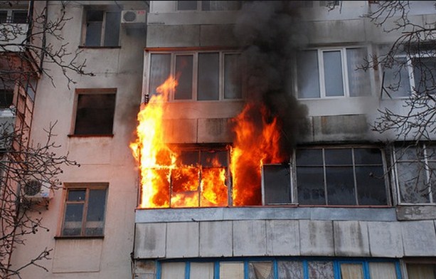 Вчора пізно ввечері о 22:32 до ОКЦ надійшло повідомлення про пожежу в квартирі п’ятиповерхового житлового будинку за адресою: місто Рахів, вулиця Б.Хмельницького. 