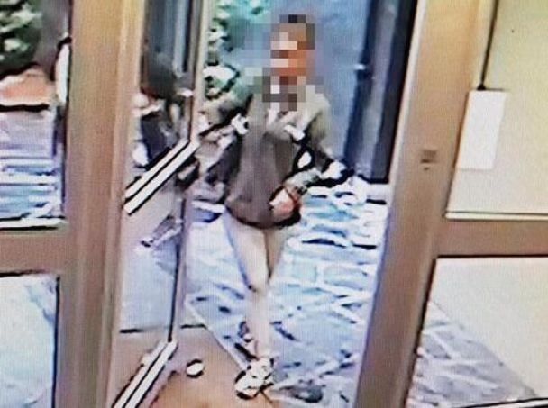 У Парижі 24-річна жінка зґвалтувала та вбила 12-річну дівчинку, а тіло дитини сховала до валізи і сховала у багажнику авто.