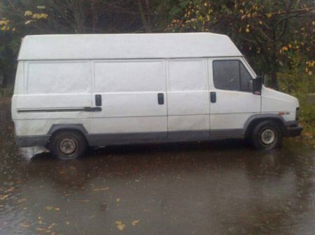 Сотрудники Ужгородского отделения полиции остановили «ЗИЛ-131» и «Fiat Ducato», груз в которых вызвал сомнения у правоохранителей.
