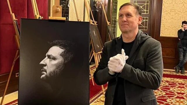 У Києві за 6 млн гривень продали портрет президента Володимира Зеленського, який був зроблений для обкладинки видання Time.

