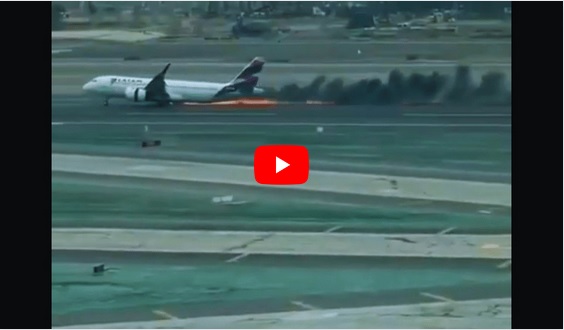 У Перу літак, що злітав, зіткнувся в аеропорту з машиною, що проїжджала.
