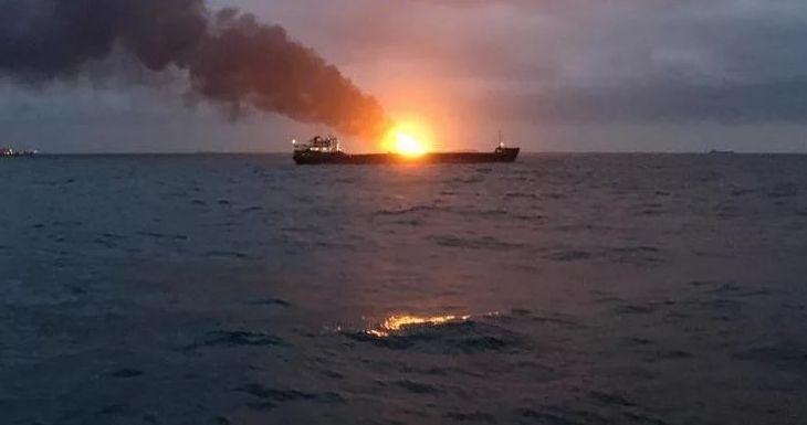 За інформацією журналістів, танкер горить південніше мису Опук.